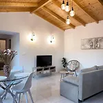 Thetis, The House Apartment *