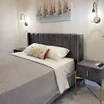 Apartment Thetis, The House *