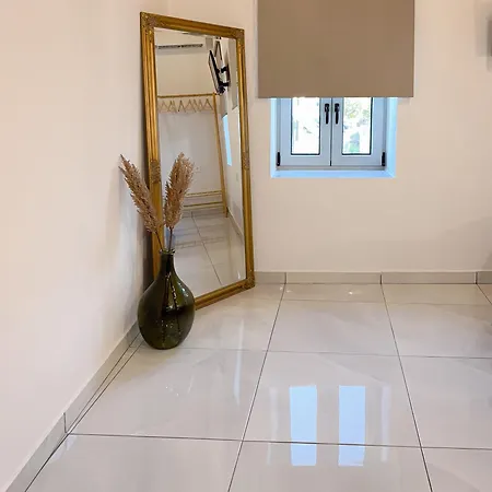 Thetis, The House Apartment