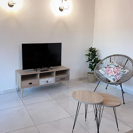 Thetis, The House شقة نافبليو