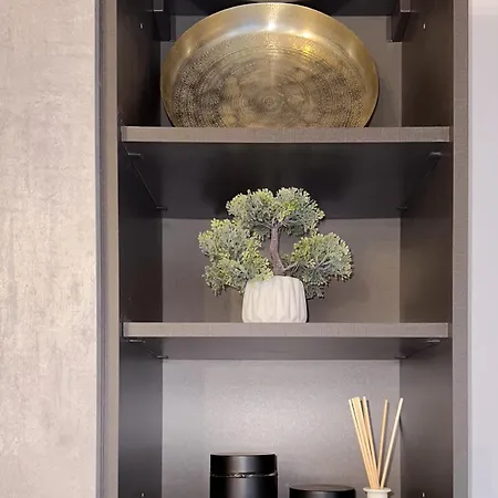 Apartment Thetis, The House *