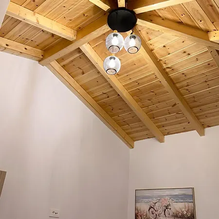 Thetis, The House דירה נאפפליו