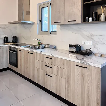 Thetis, The House Apartment