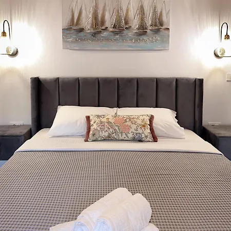 Apartment Thetis, The House *