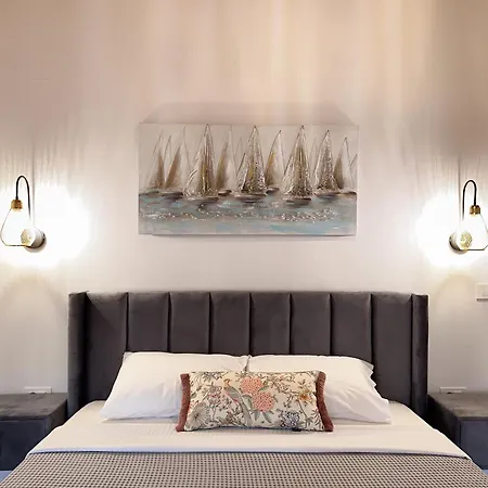 Thetis, The House Apartment