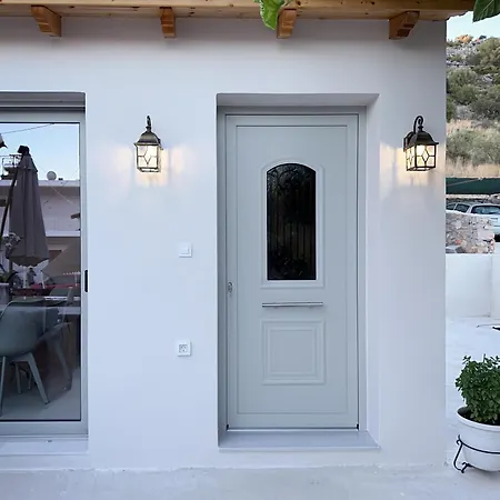 Thetis, The House Apartment *