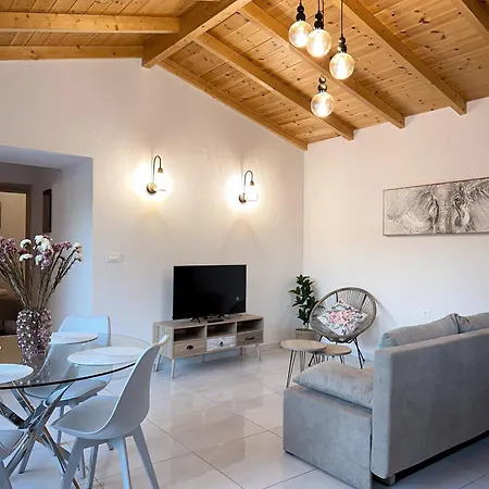 Thetis, The House Apartment *