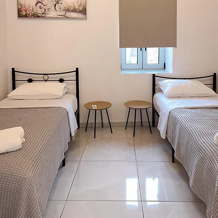 Apartment Thetis, The House *