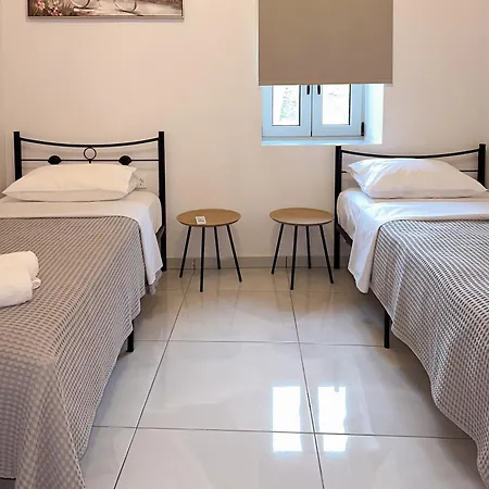 Apartment Thetis, The House *