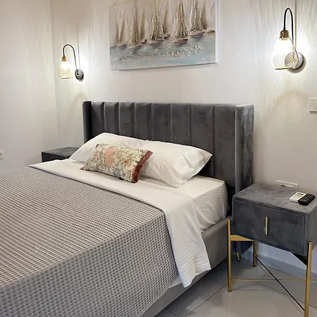 Apartment Thetis, The House *