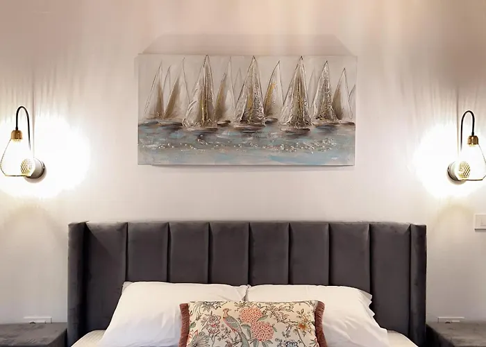 Thetis, The House Apartamento