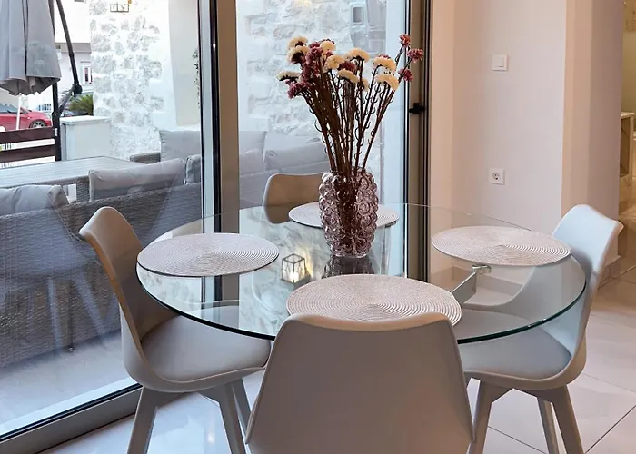 Thetis, The House Náuplia