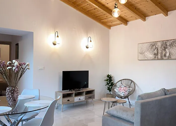 Thetis, The House Apartamento *