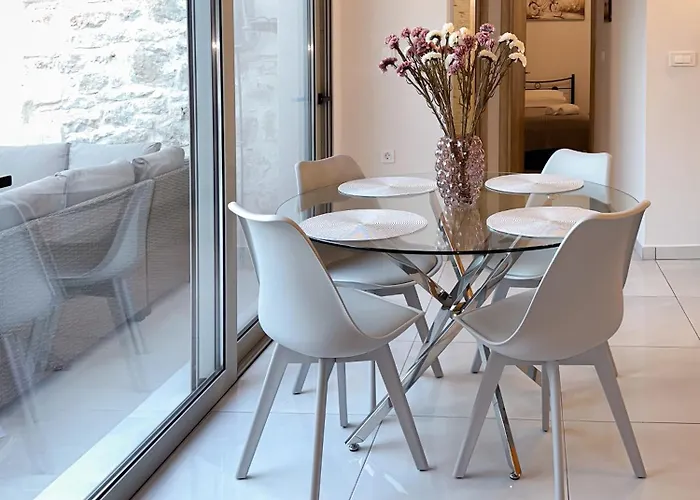 Thetis, The House * Náuplia