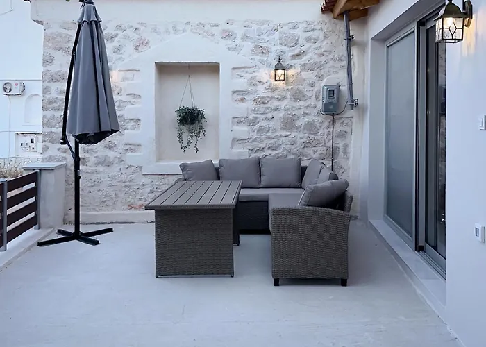 Thetis, The House Apartamento